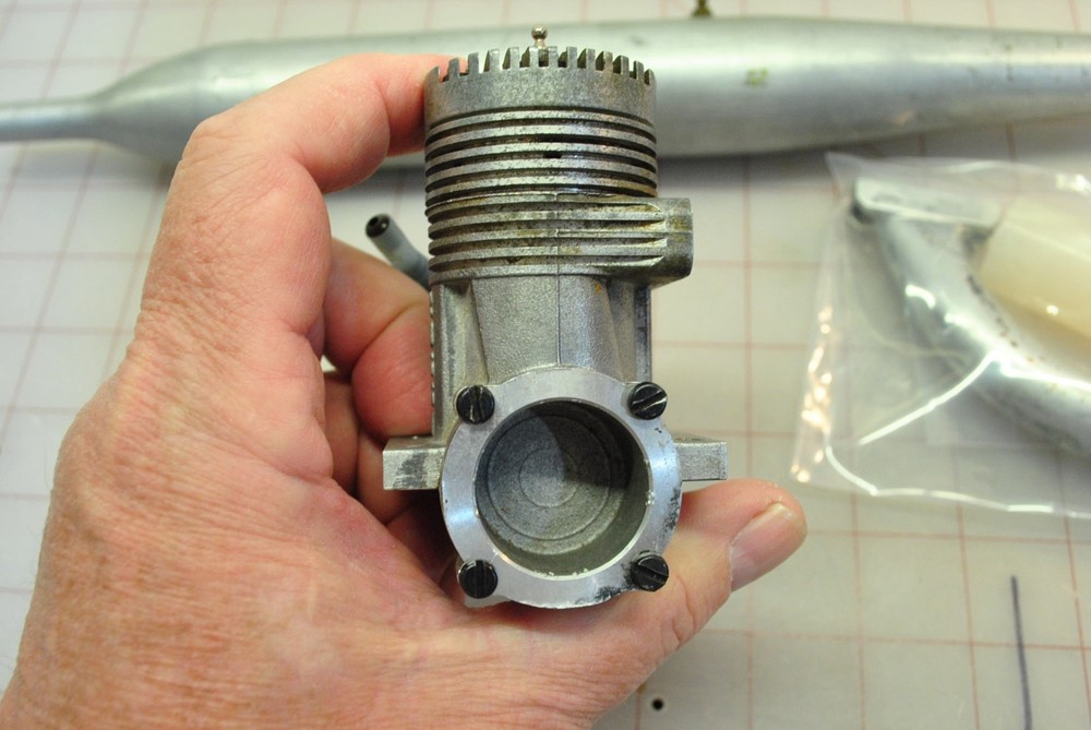 Rossi R40 Nitro Engine w/ tunned pipe. Nice!