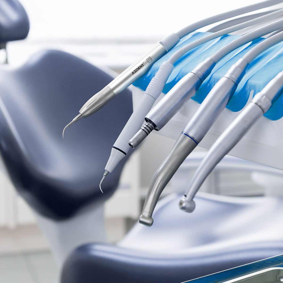 NSK Style Dental Ultrasonic Air Perio Scaler Handpiece 2 & 4-Holes 3 Tips