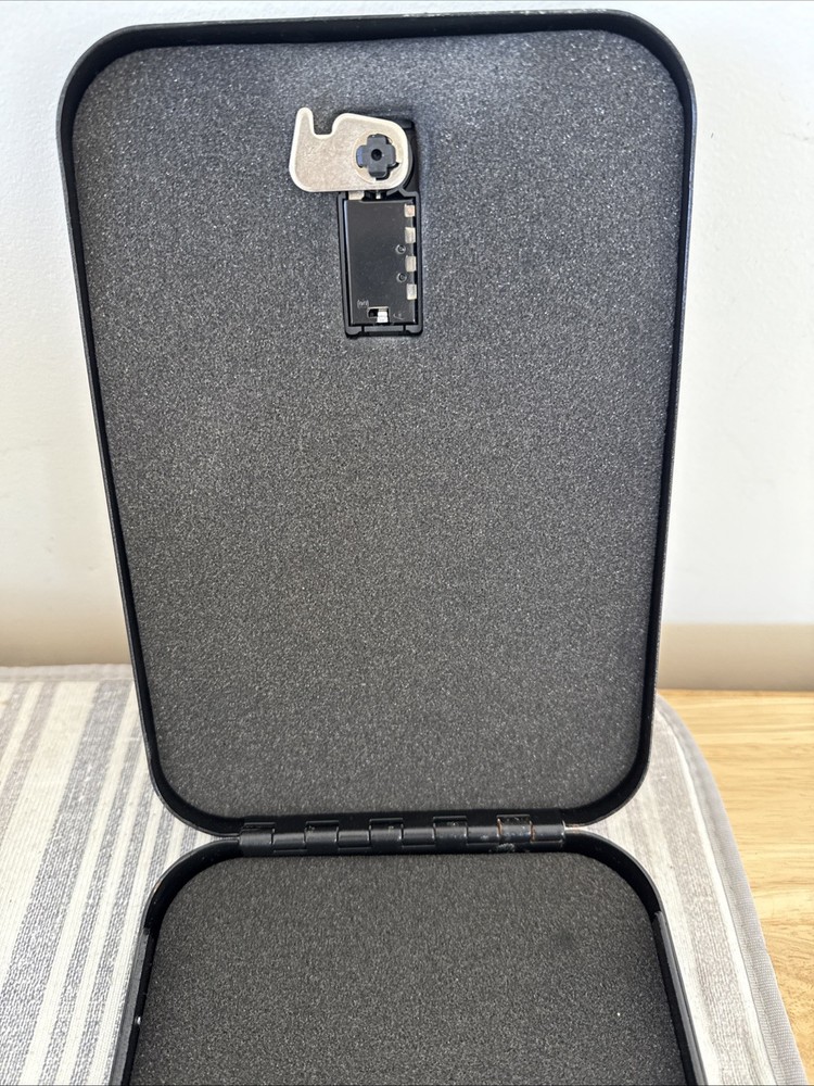 GunVault Nanovault NV300 Code Never Set —Clean -Black