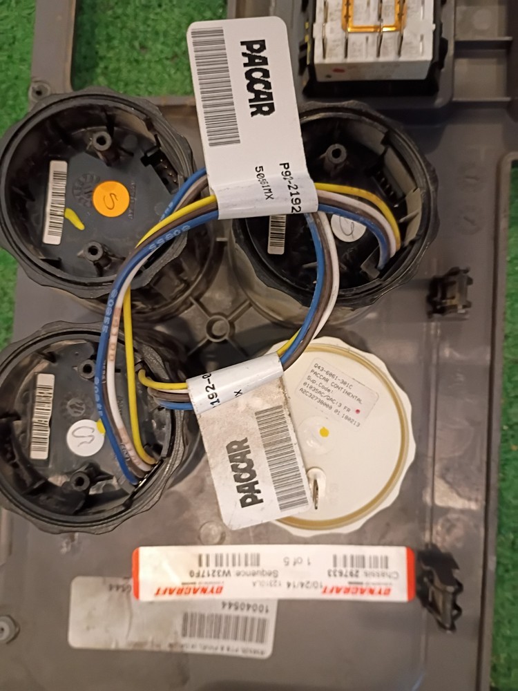 Peterbilt Center Dash w/Guages