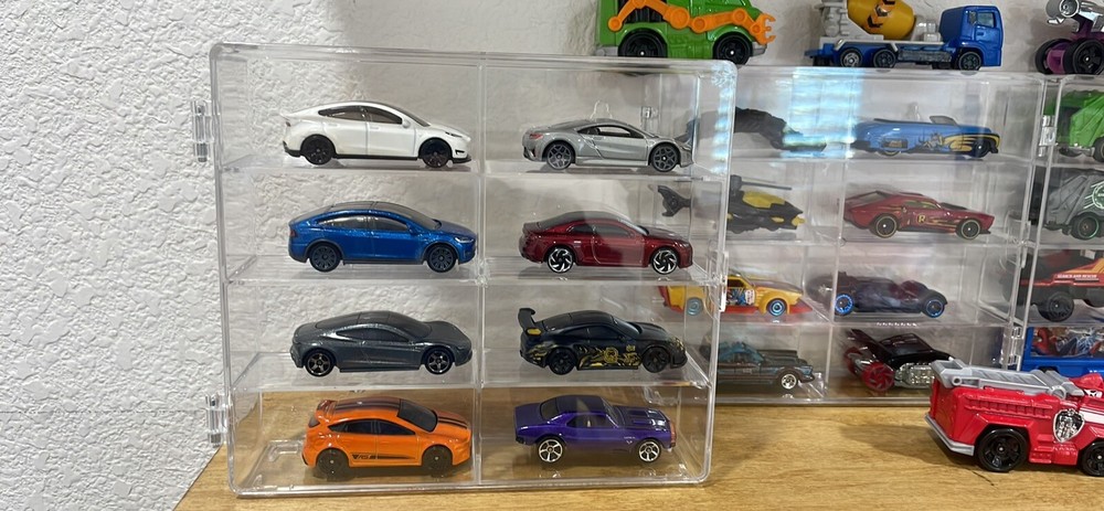 1/64 Hot Wheels Diecast 8 Car Display Case With Locking Latch, Stackable Hanged.