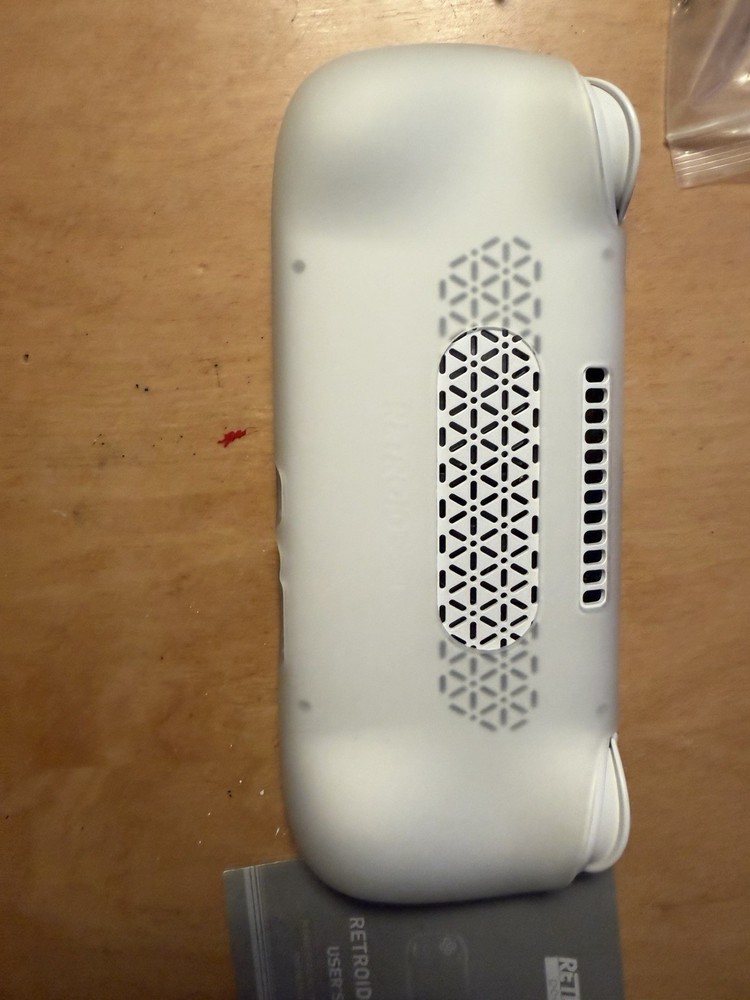 Retroid Pocket 5 White With Grip And Case