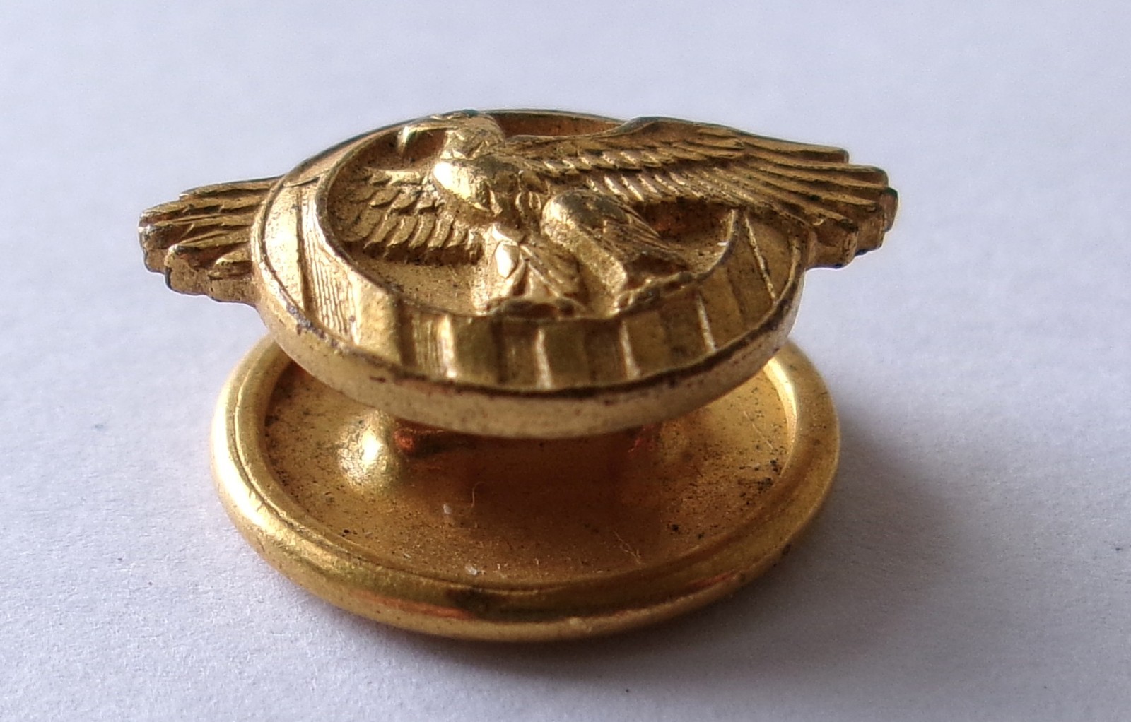 US WW2 Victory Medal in box of issue + ruptured duck badge + ribbon bars