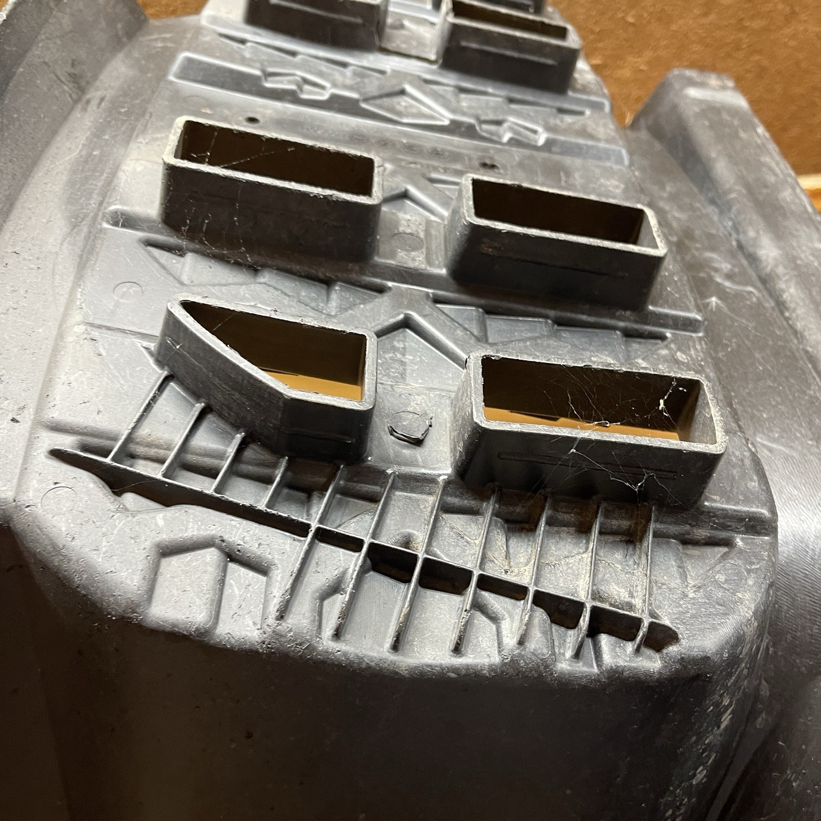 Can-AM OEM LH Footwell Outlander 400 650 800R *CRACKED* 705003632