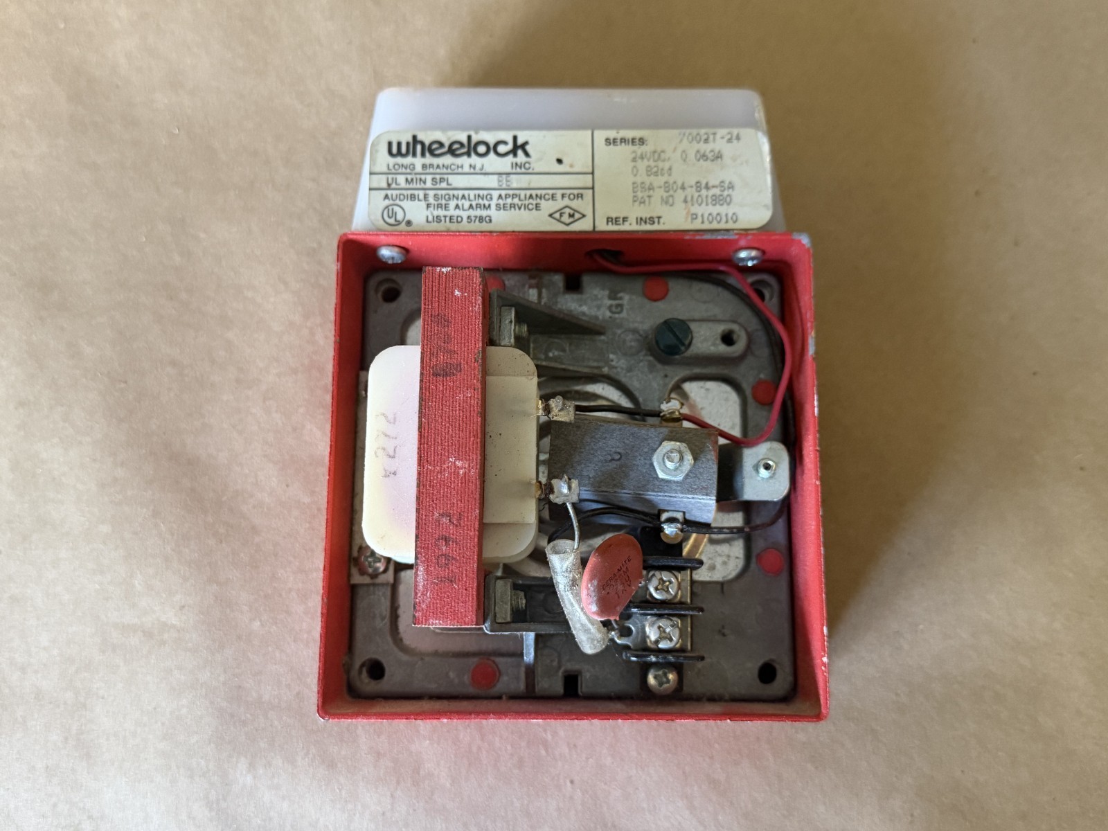 Wheelock 7002T-24 24VDC Fire Alarm Horn Strobe (FOR PARTS/NOT WORKING)