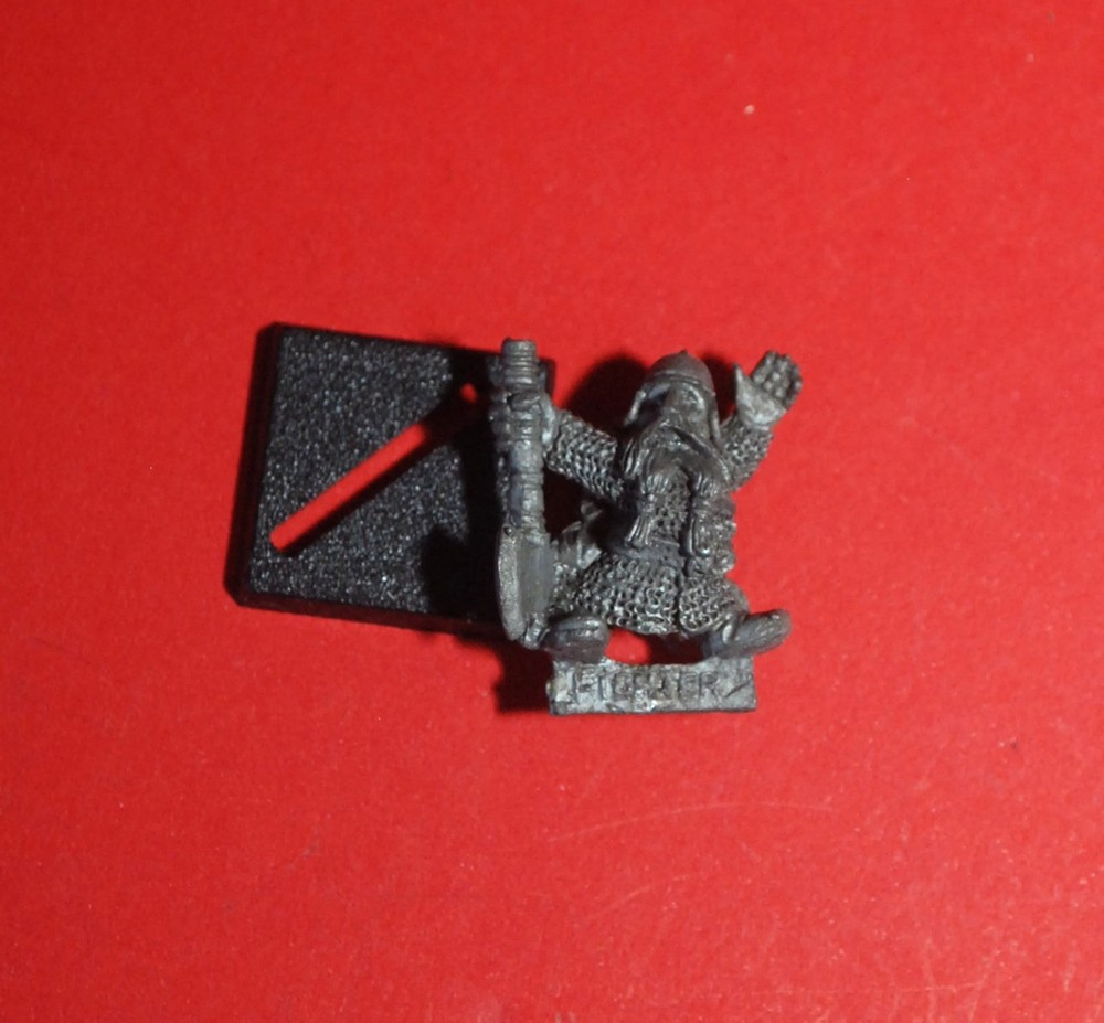 Warhammer - Dwarfs - - Classic  Dwarf Fighter w/ Axe  - 1987