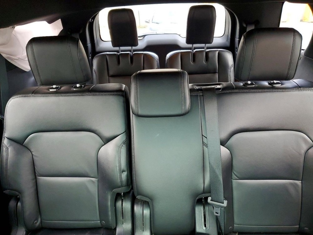 EXPLORER 2017 Glove Box 5028918