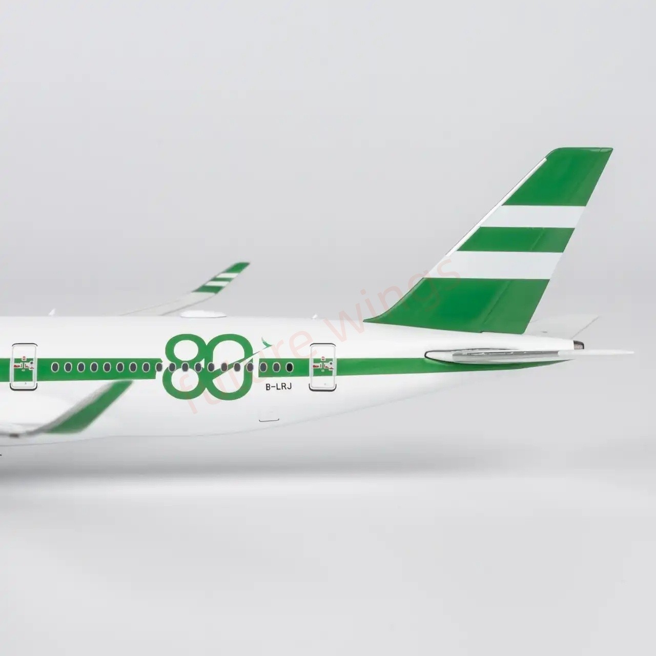 1:400 NG Models NG39129 Cathay Pacific A350-900 B-LRJ "80Years"+Free Tractor