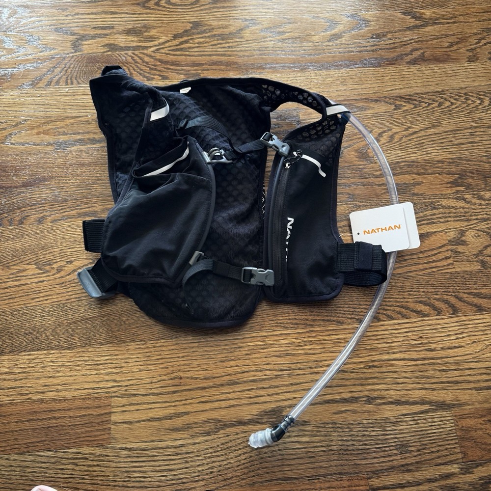 Hypernight QuickStart 3.0 4 Liter Hydration Pack 1.5L Bladder Reflective Nathan