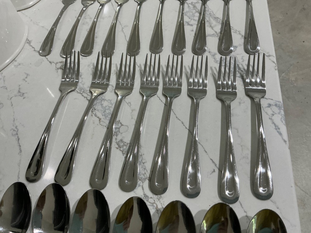 63 pc ONEIDA *SAND DUNE* GLOSSY STAINLESS FLATWARE