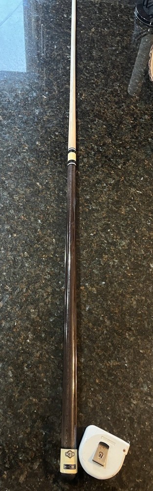 Crest Pool Cue Stick 2 Piece 18oz