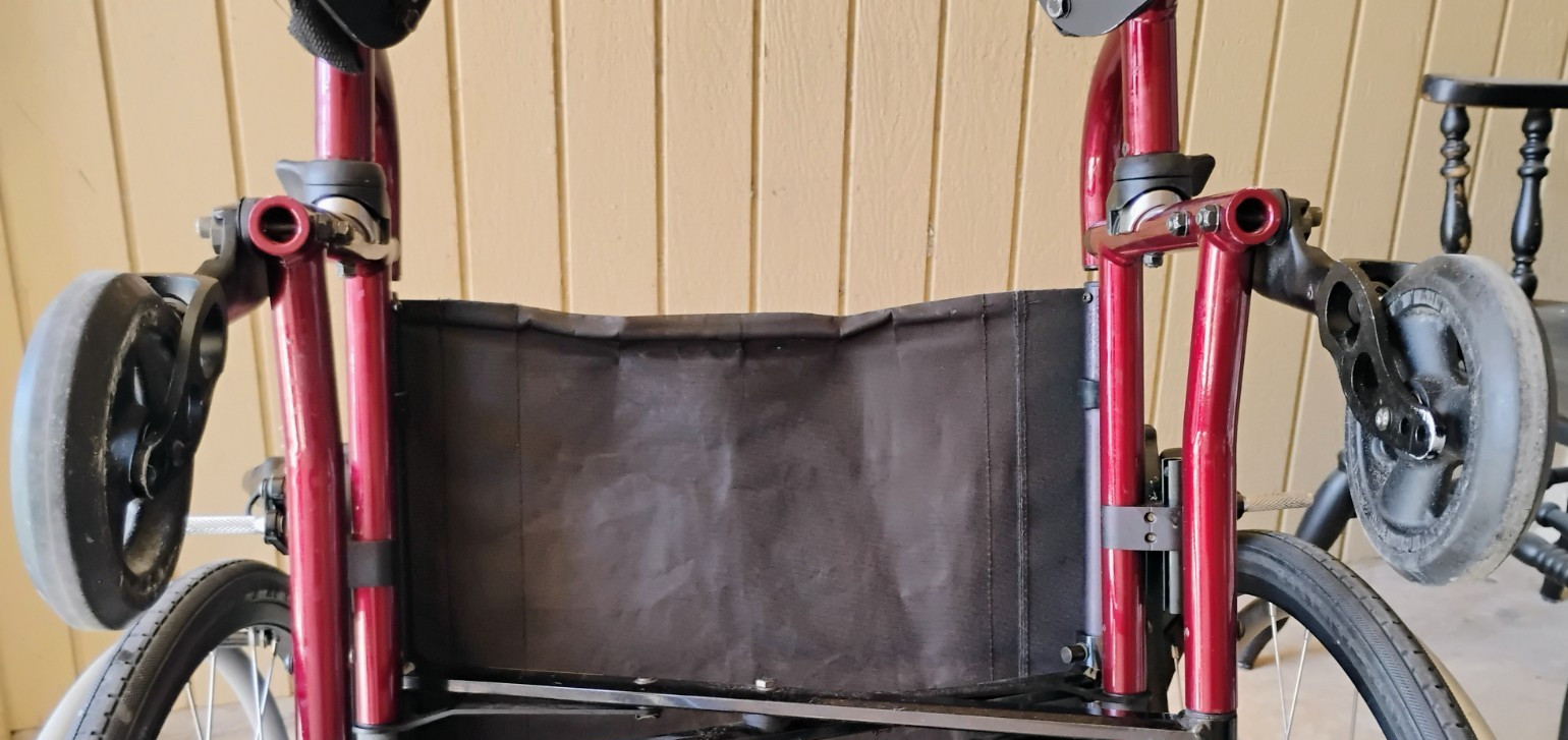 Quickie 2 Lite Folding wheelchair 18"x 18"