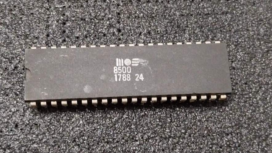 MOS 8500 (1788) Commodore 64 CPU Tested 100% working (MOS 6510)