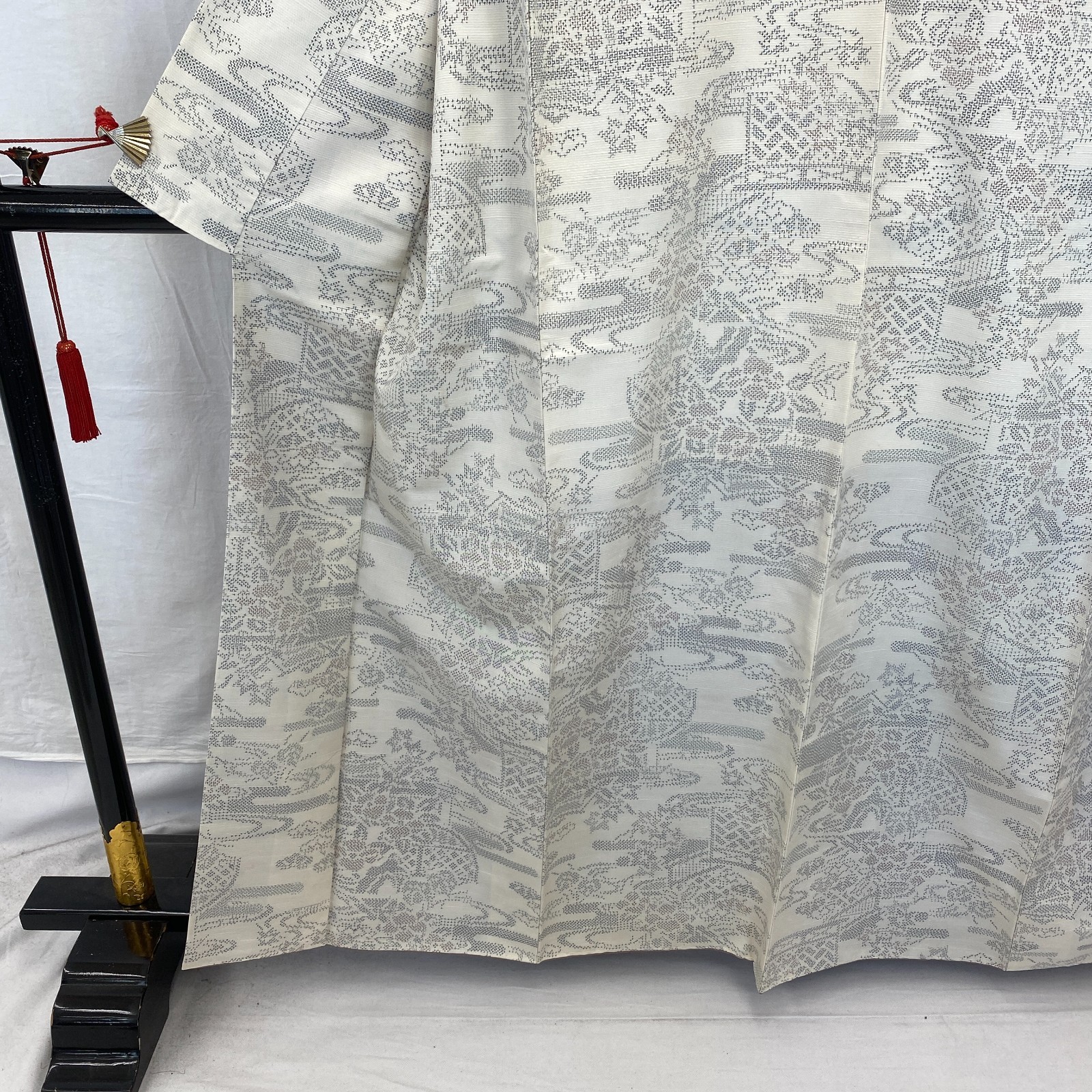 Japanese Vintage Kimono Silk White Oshima Traditional Authentic Length 61 in