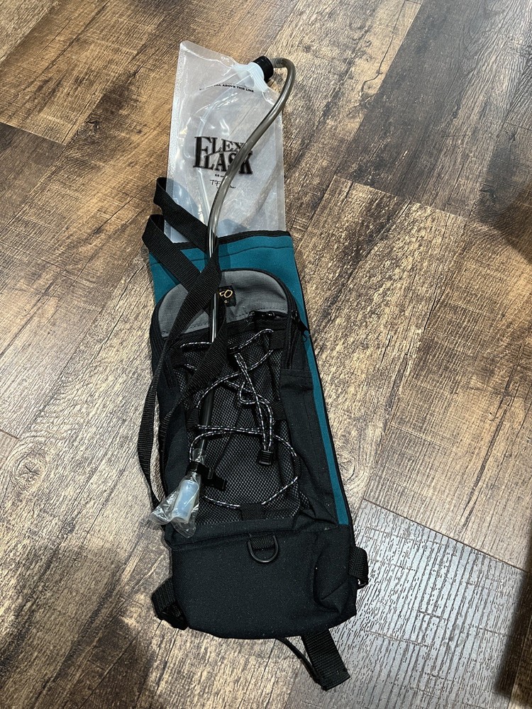 BRAND NEW TFO Inc. 2L Hydration System Backpack With Bladder FlexiFlask