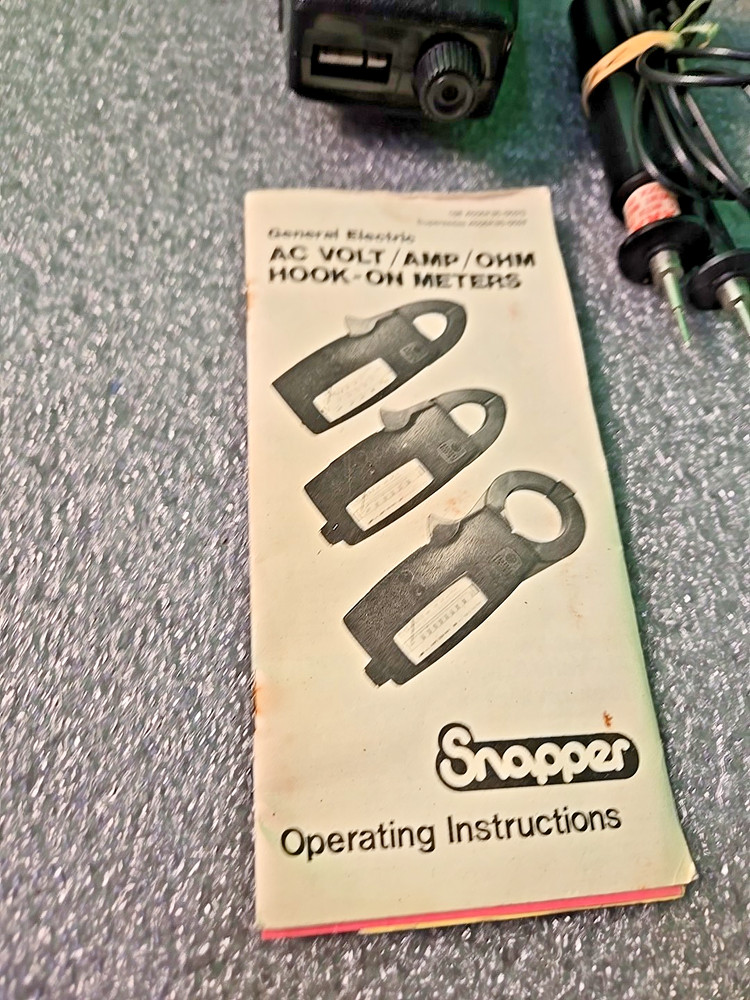 Vintage QUALITY | GE Voltmeter AC Volt Amp Ohm Hook-On Meter Snapper 942D