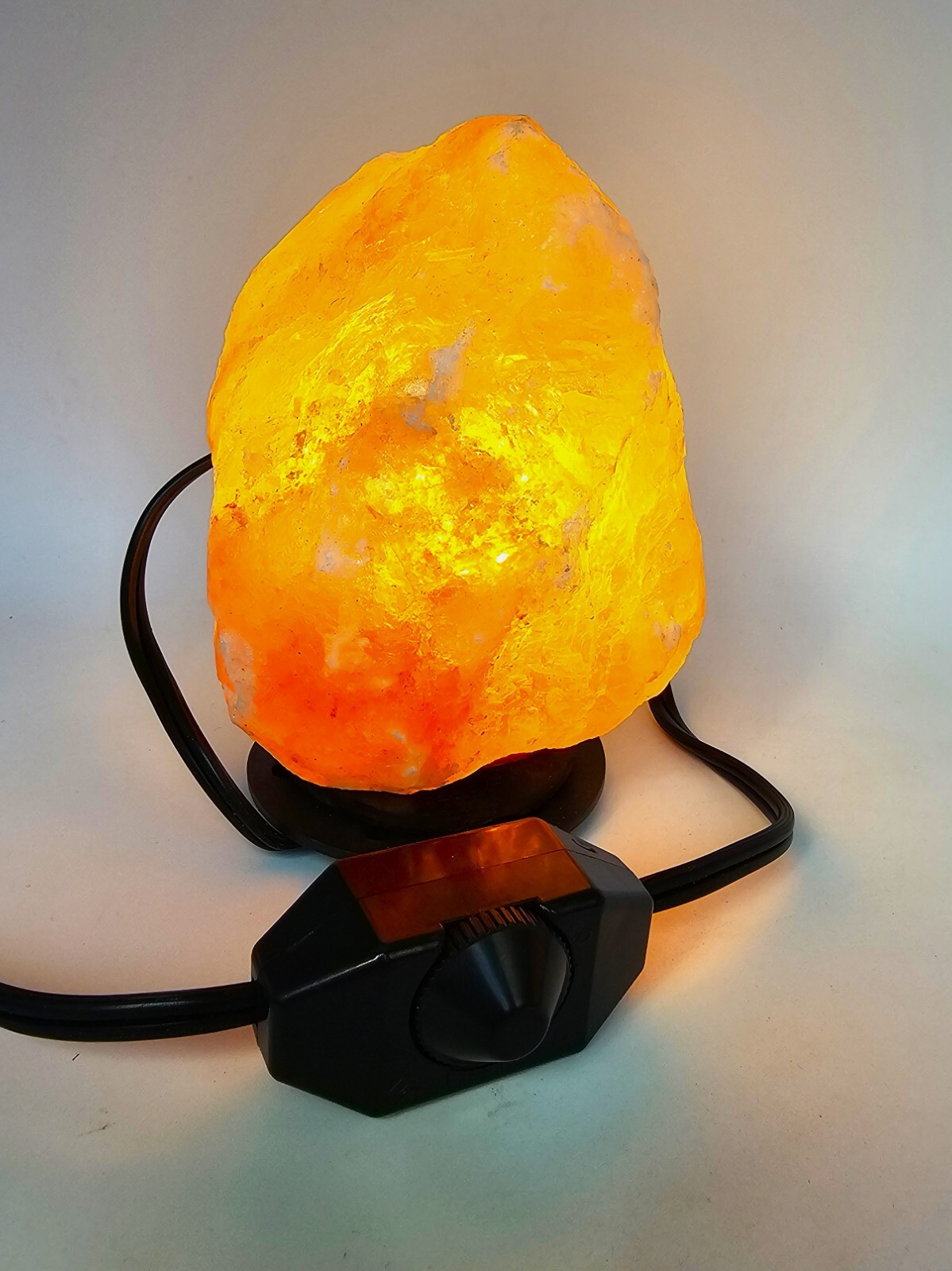 Smagreho Natural Himalayan Salt Lamp 4-6 lbs. average 7 inches. Sealed!