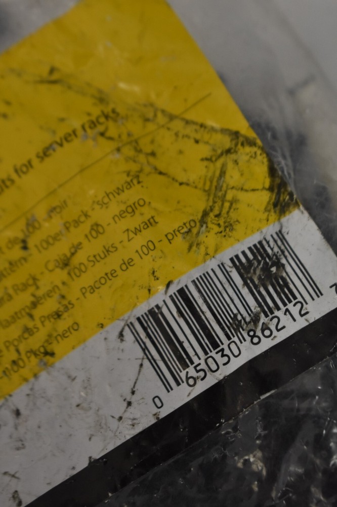 StarTech M5 Mounting Screws & Cage Nuts For Server Racks 100 Pack CABSCREWM52B