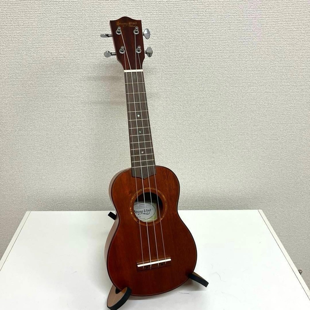 strong wind ukulele with case and stand