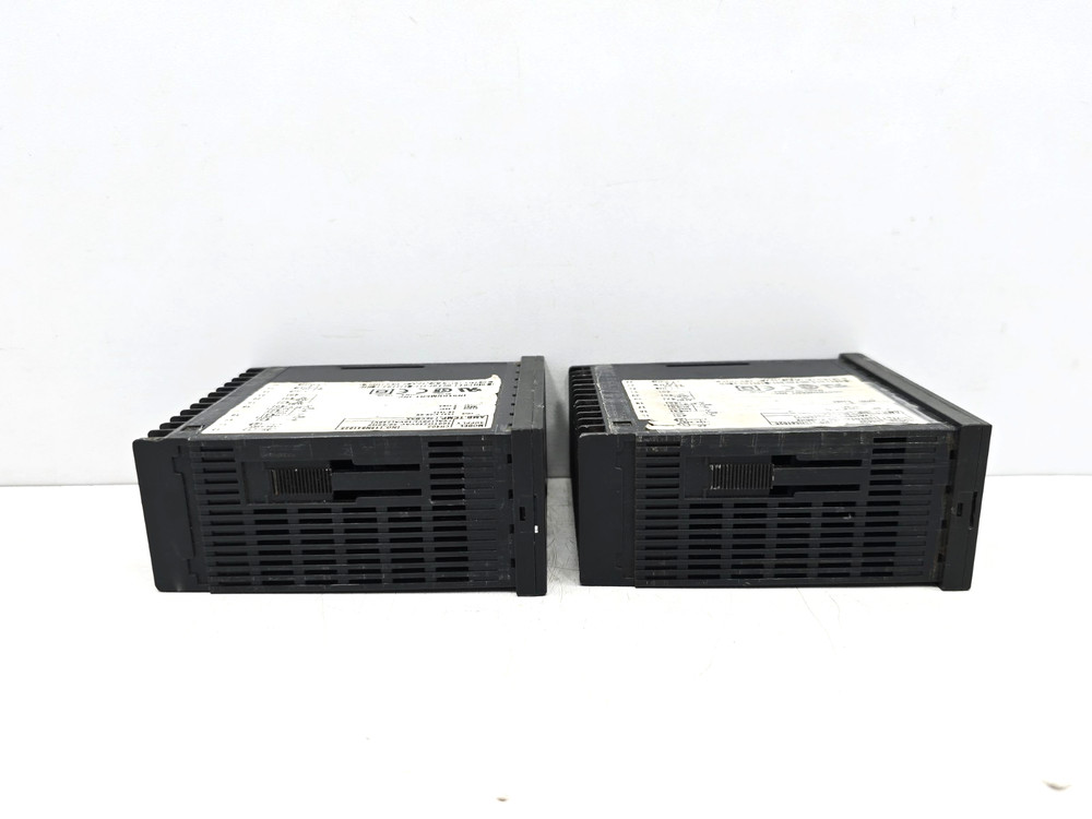 RKC CH402 DIGITAL TEMPERATURE CONTROLLER LOT OF 2