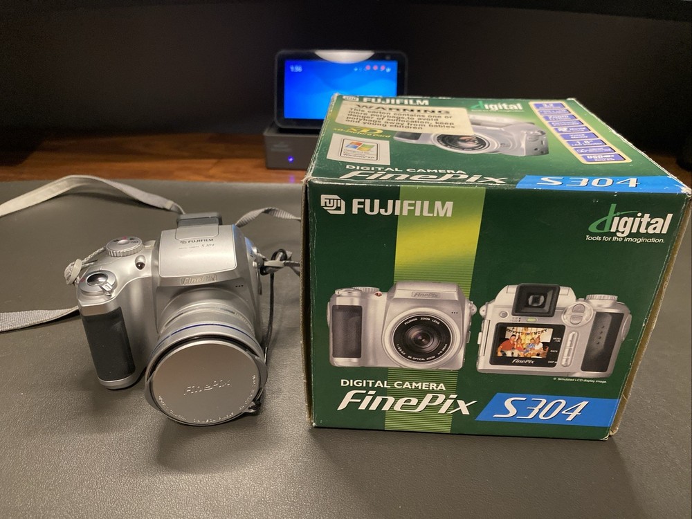 Fujifilm FinePix S304 Digital Camera Silver Working Condition