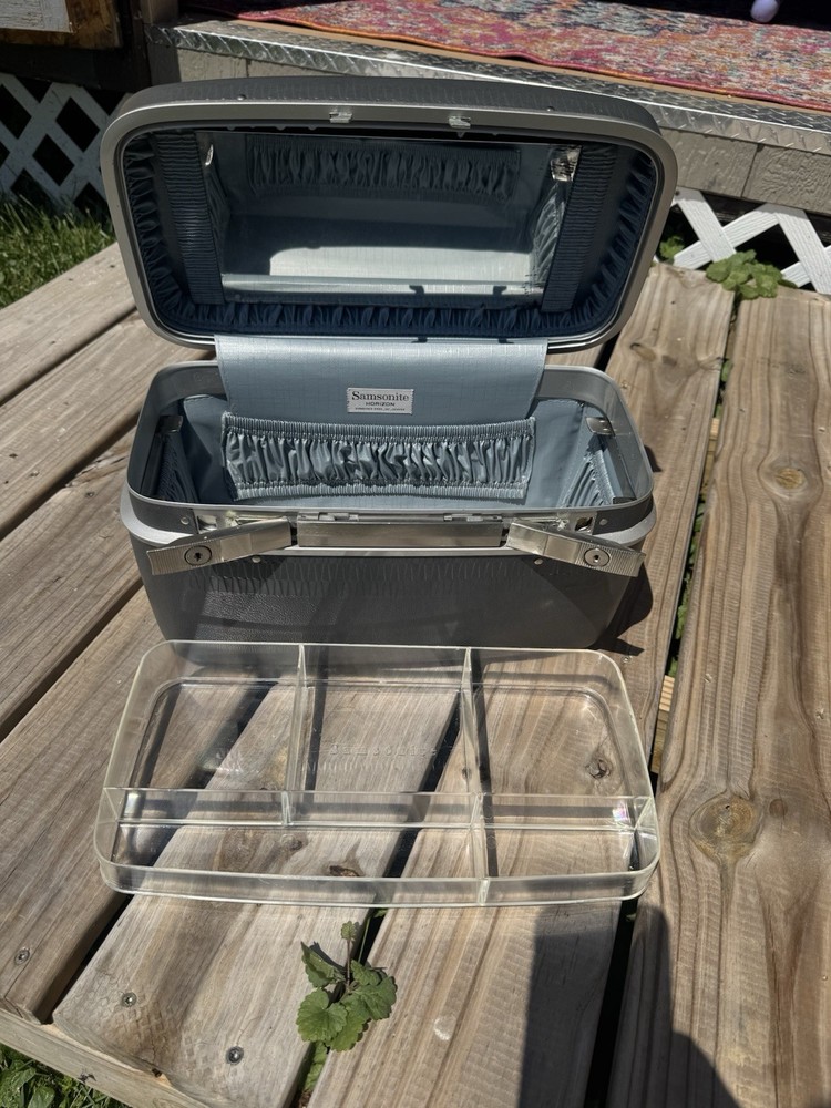 Samsonite Horizon Gray Makeup Case Mirror Lockable Removable Tray Plastic