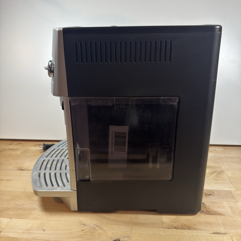 De'Longhi Magnifica Espresso Machine - Silver (ESAM-3300) IT DOES WORK READ DESC