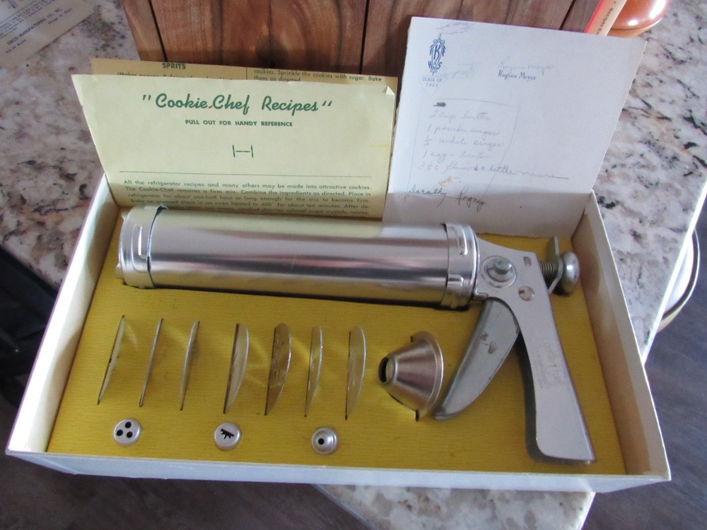 Vintage WF Meyer COOKIE CHEF Trigger Quick Cookie Press Complete - Box & Recipes