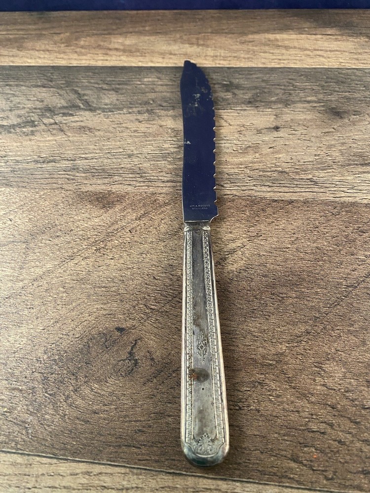 Wm A Rogers Silverplated Bread Knife Ornate Design Unknown Pattern Monogrammed