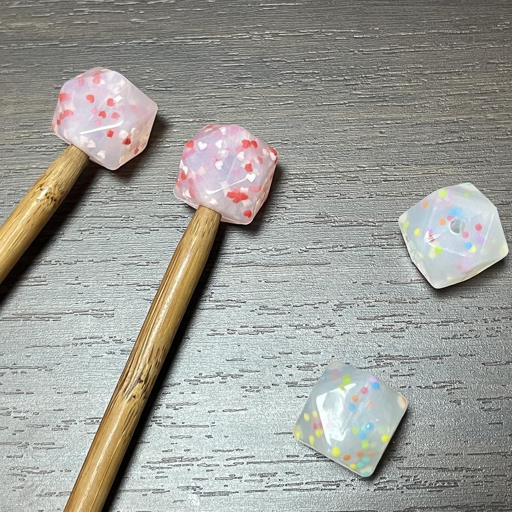 SPANSEE Hexagon Knitting Needle Holders - 4 small, Stoppers