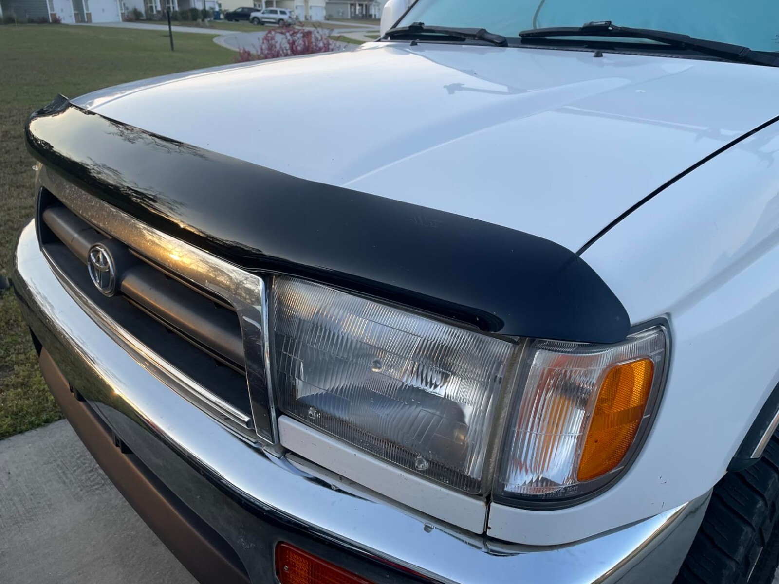 BugFlector II Hood Protector Bug Shield Deflector for 1996-2002 Toyota 4Runner