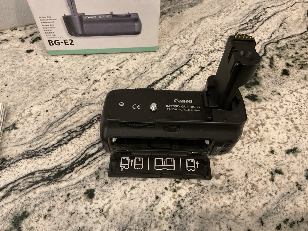 Canon BG-E2 Battery Grip for 20D, 30D Boxed