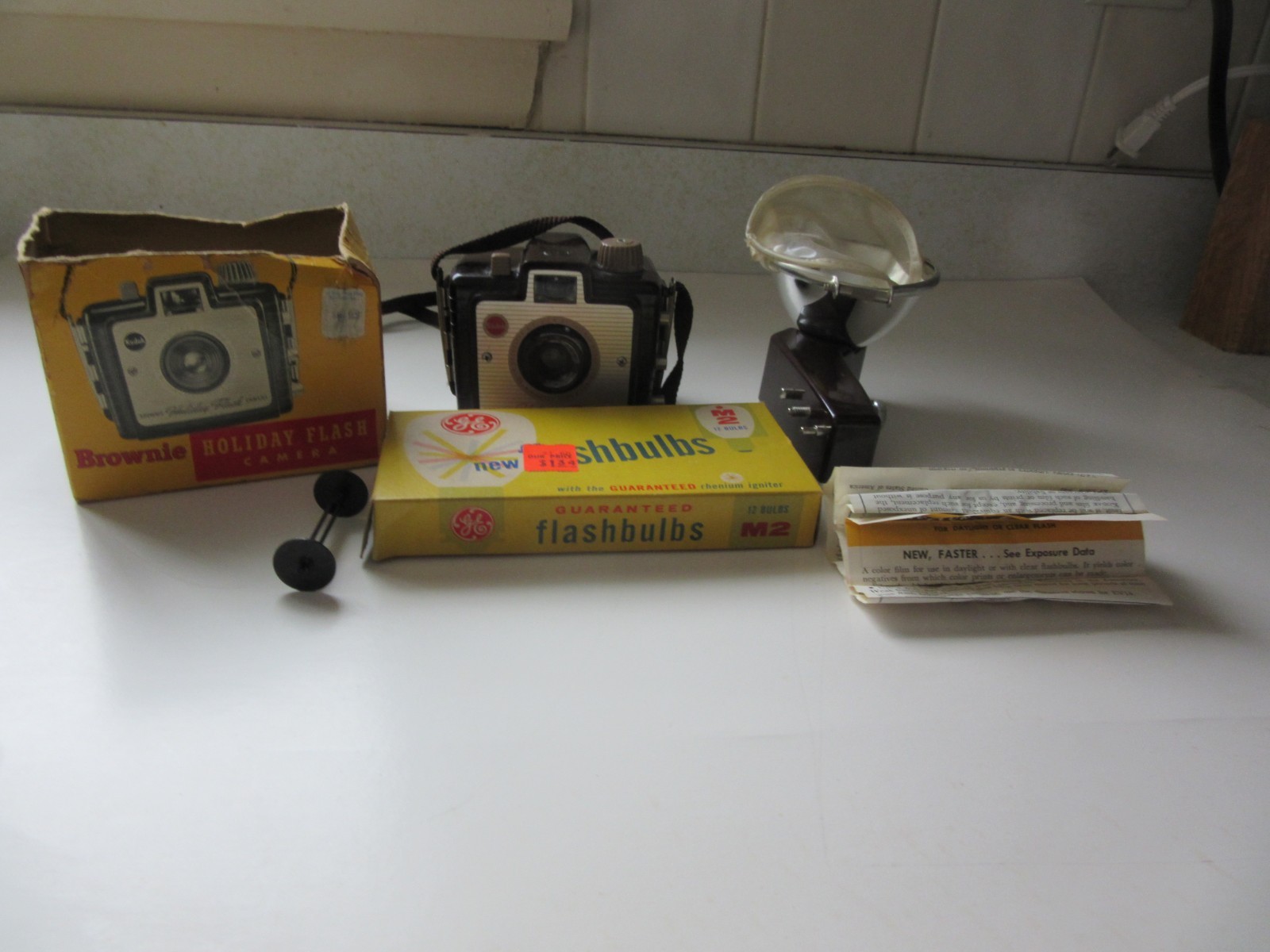 VINTAGE KODAK BROWNIE HOLIDAY CAMERA 1950'S Nice Kodak