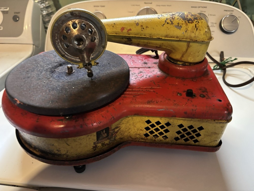 Lindstrom Childs Record Player Model 276