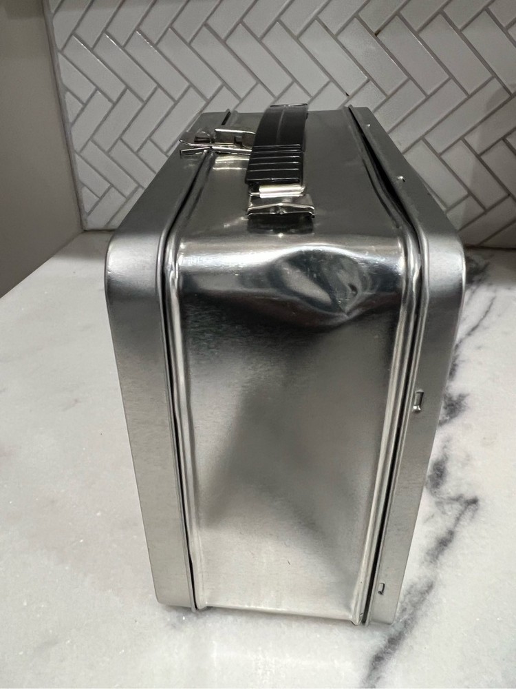 Wing-stop lunch box with drink flask.