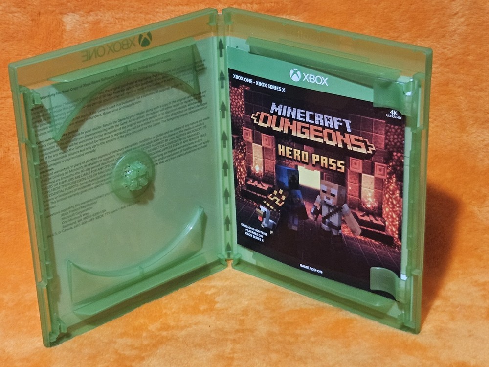 Minecraft Dungeons - Microsoft Xbox One Case Only - Free Shipping!!!
