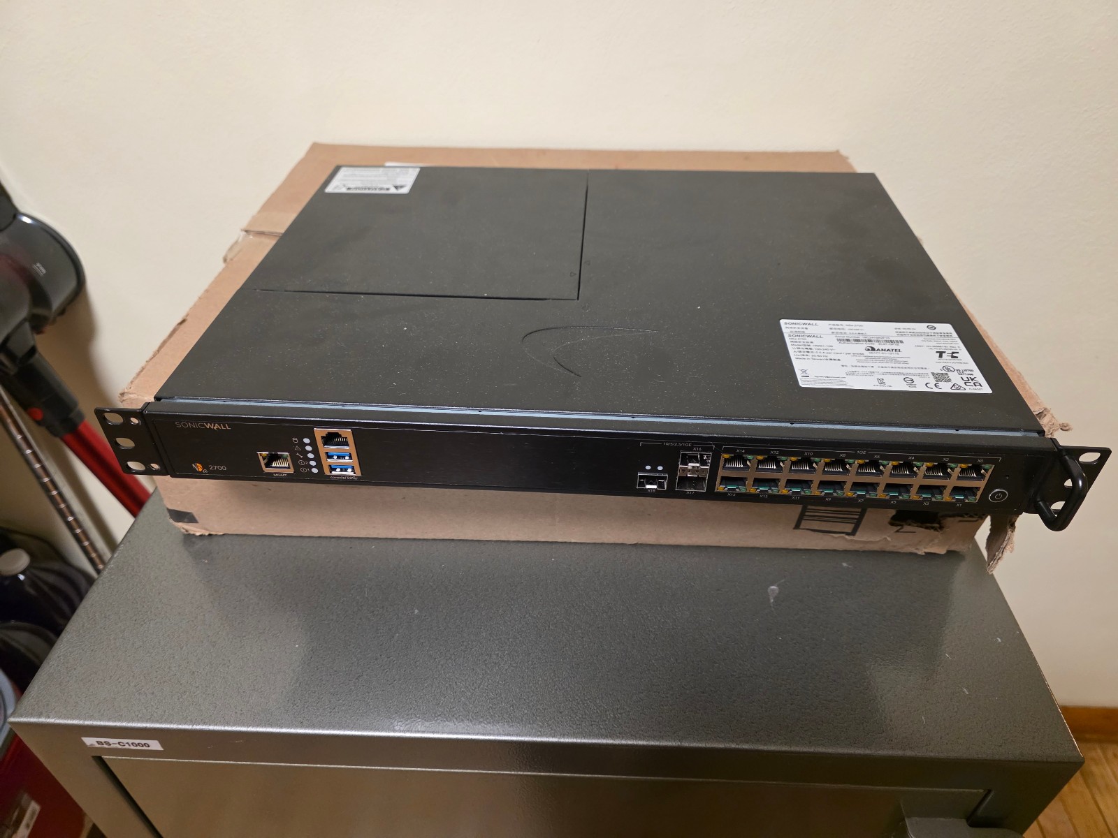 SonicWall NSA 2700 Network Security/Firewall Appliance 16 Port Not Transferable