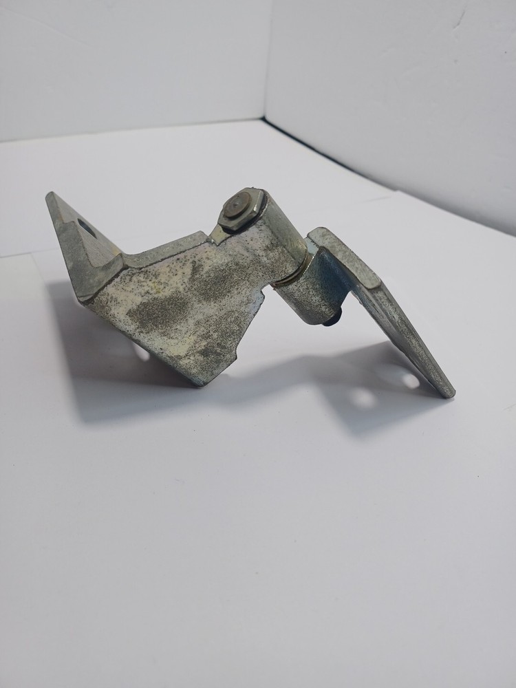 GM 12505613 NOS OEM HINGE PART - LH - LEFT SIDE -