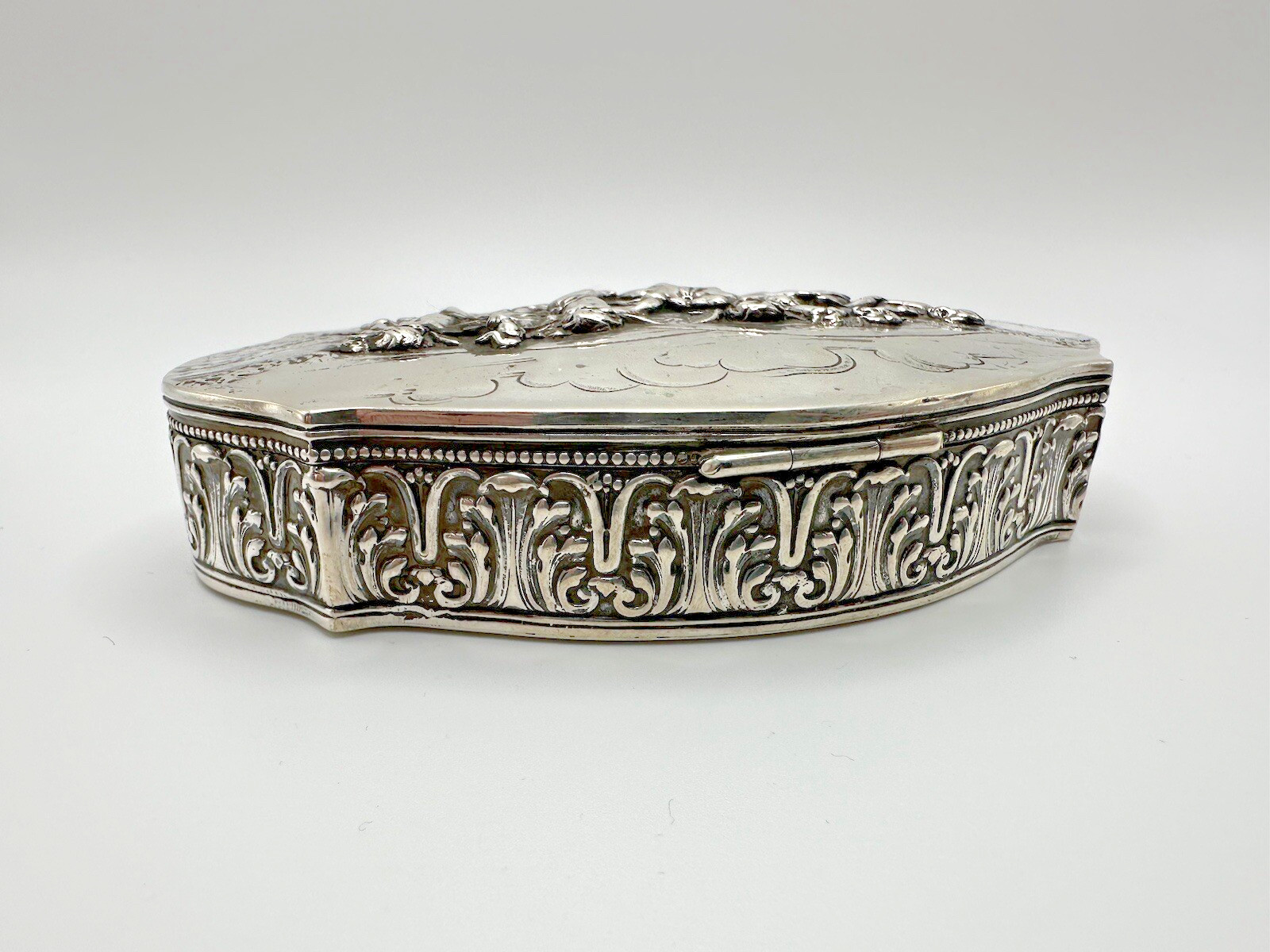 ANT 1600s Augsburg German / Hanau 800 Silver Cherub Repousse Jewelry Casket 157g