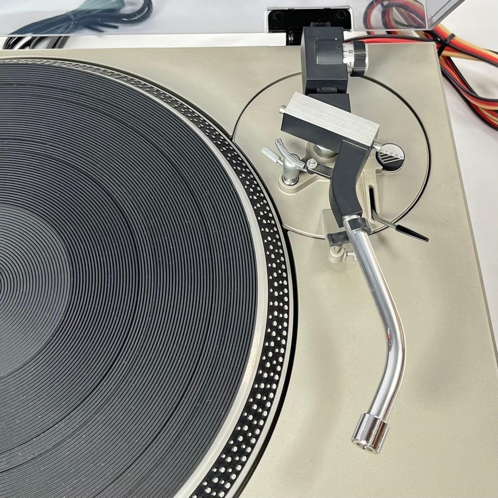 Technics SL-1200 First Generation Direct Drive Turntable Working