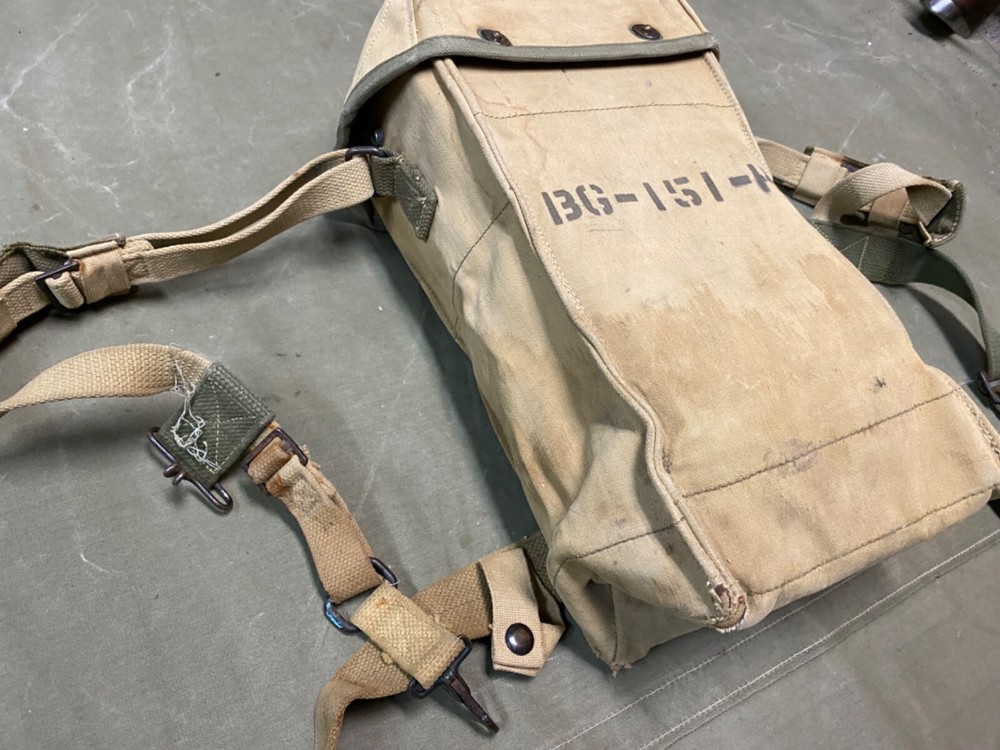 ORIGINAL WWII ENGINEER MINE DETECTOR BG-151-H BATTERY CARRY BAG FIELD PACK