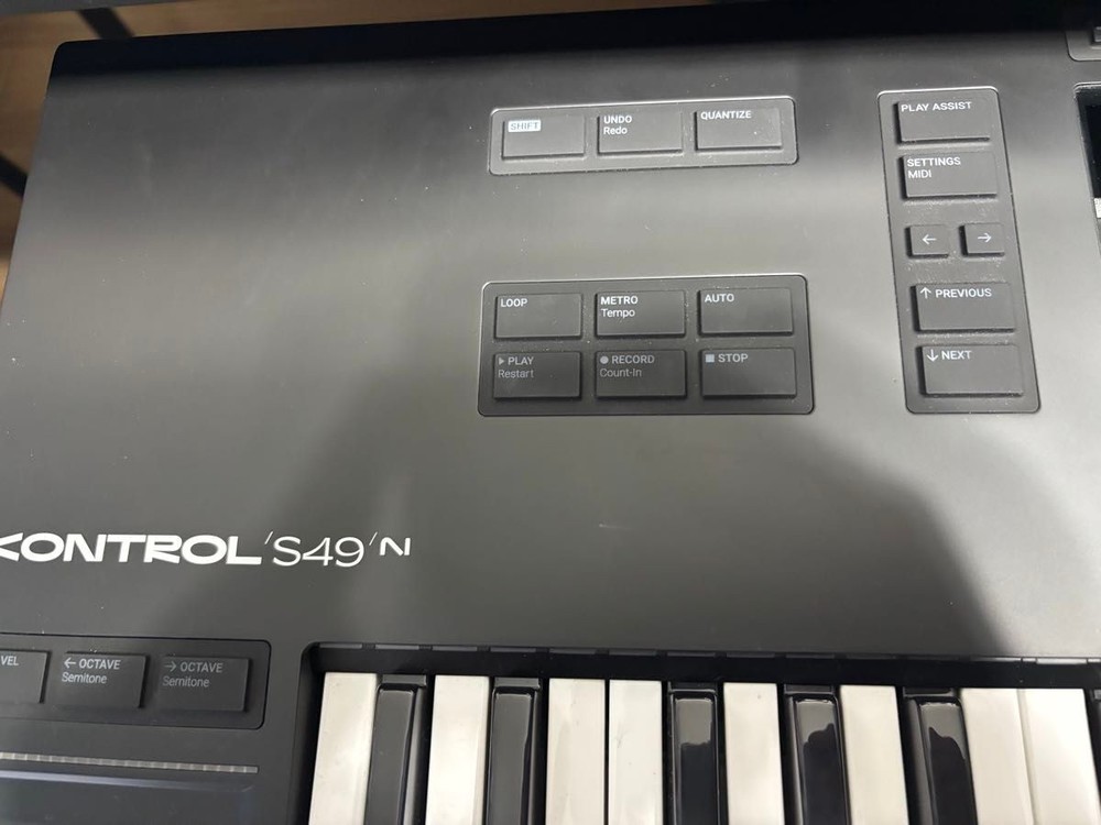 Native Instruments S-Series Komplete Kontrol S49 MK3 Keyboard Controller