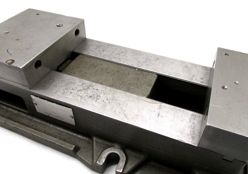 KURT ANGLOCK 6" MILLING MACHINE VISE - #D675