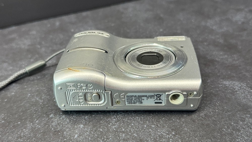 Olympus FE-210 7.1MP Digital Camera - Silver