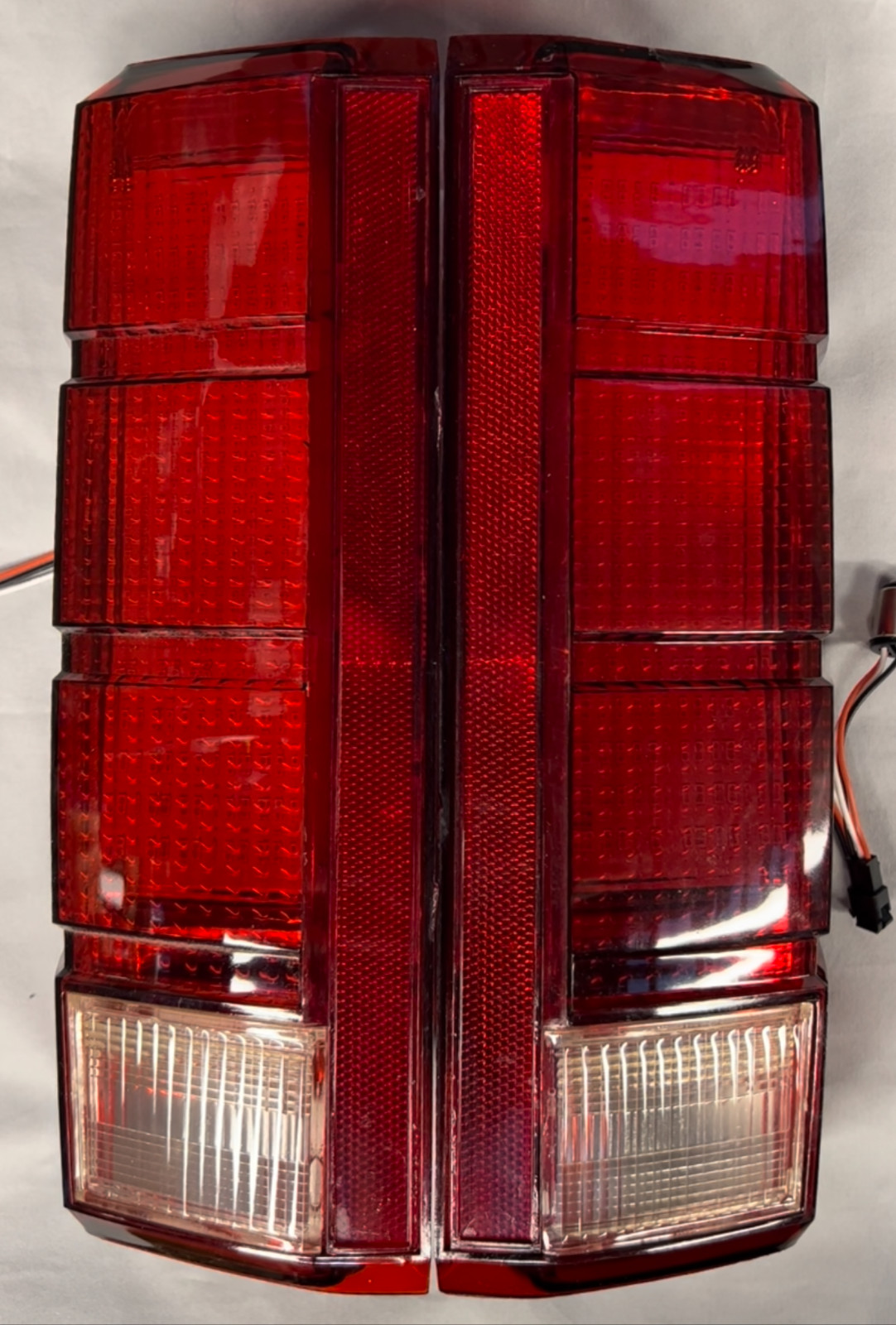 1980-86 Ford F150 F250 Truck Bronco RED Tail Lights Pair w/ Built-In LED New