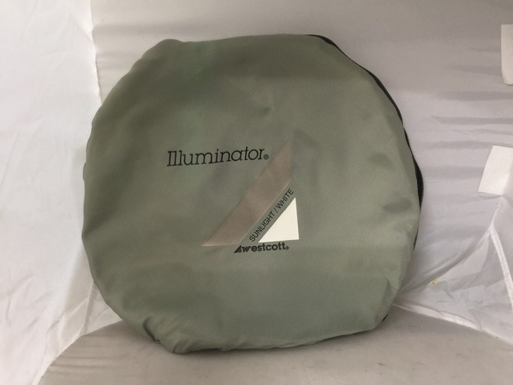 Westcott Illuminator- 30” Sunlight/White Reflector & Silver / Gold