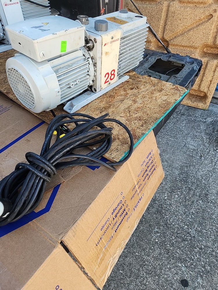 EDWARDS E2M28 Vacuum Pump, Oil Rotary Pump Rotary Pump UNTESTED