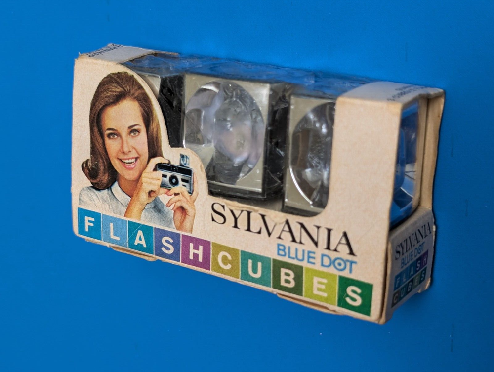 Vintage Sylvania Blue Dot Flash Cubes Camera Flashbulbs