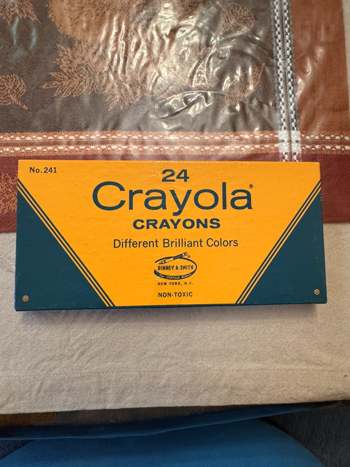 Binney & Smith Crayola Crayons Vintage Flat Box 24 Count No 241 Retired HOF NOS!