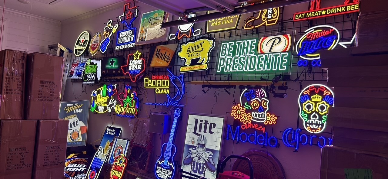 BUSCH LIGHT GUITAR LED BEER BAR SIGN MAN CAVE GARAGE DECOR LIGHT NEW LARGE 40'